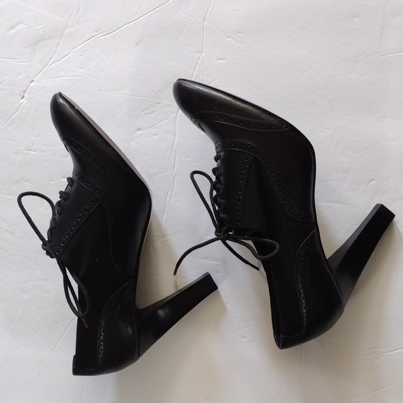 Ellen Tracy Black Lace Up Oxford Booties NEW | Size 9…. Fit like 8/8.5 - Picture 2 of 10
